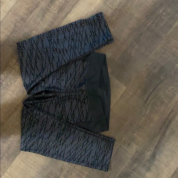 Striped Under Armour compression leggings - Picture 2 of 5